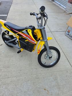 Razor MX650 Dirt Rocket Electric Dirt Bike - 36V 650W variable speed