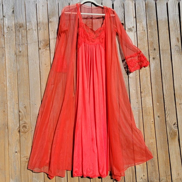 VTG 2 pc Red Peignoir set Robe/Nightgown Sheer Chiffon Nylon Lace Roses No Size, 
