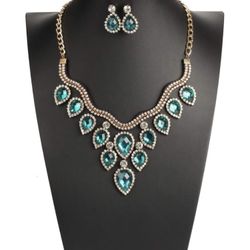 Jewelry Bust,Necklace Bust Jewelry Displays for Shows,Black Leather Bust for Jewelry Display,Jewelry Stand for Necklace,Bracelets,Earrings,Rings (H16.