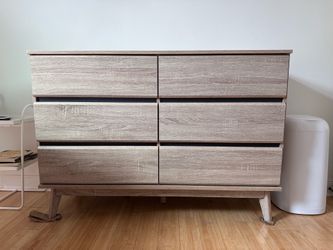 Modern light wood grain 6-drawer dresser