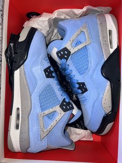 Jordan 4 UNC (university blue)