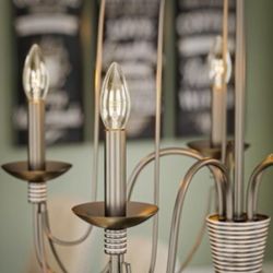 Brand New 4 Light Lamps Chandelier 60,% Cheaper