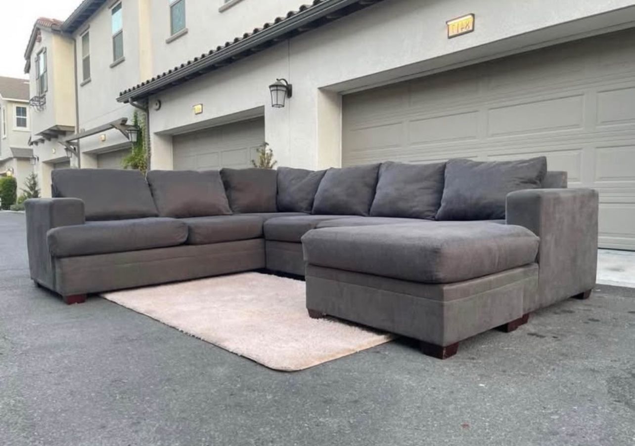Huge Dark Grey Sectional Couch Sofa From Living Spaces In Excellent Condition - FREE DELIVERY 🚚