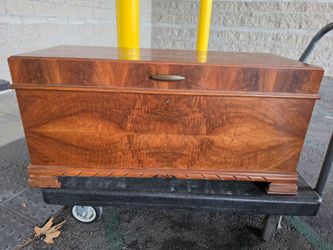 Vintage Roos Walnut & Cedar Blanket Chest – Mid-Century Hope Chest