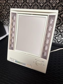 Vintage Clairol True-To-Light VII Lighted Vanity Mirror