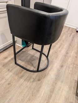Set of 2 black leather bar stools