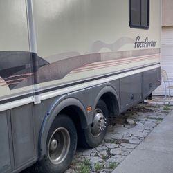 Motor Home With RARE tag Axle.