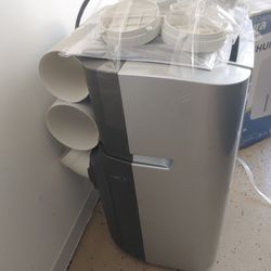 Whynter ARC 122DS Store Floor Model Portable Air Conditioner