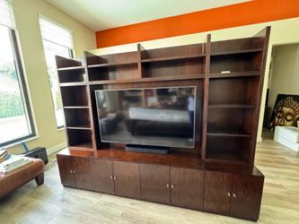 Entertainment center