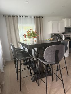 Bar Table With 10 Barstools