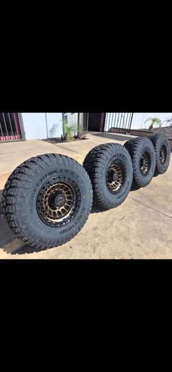 17" LOCK Mojave bronze/black w- 35" Tires