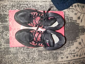 black red kyrie infinity used size 11
