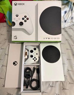 Xbox Series S 512GB Console Bundle