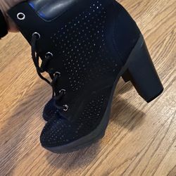 Black Boots 