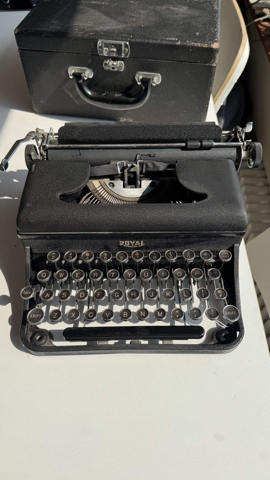 Antique Royal Typewriter With Case