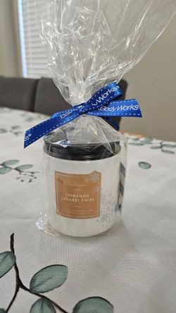 Cinnamon Caramel Swirl Candle Bath and Body Works
