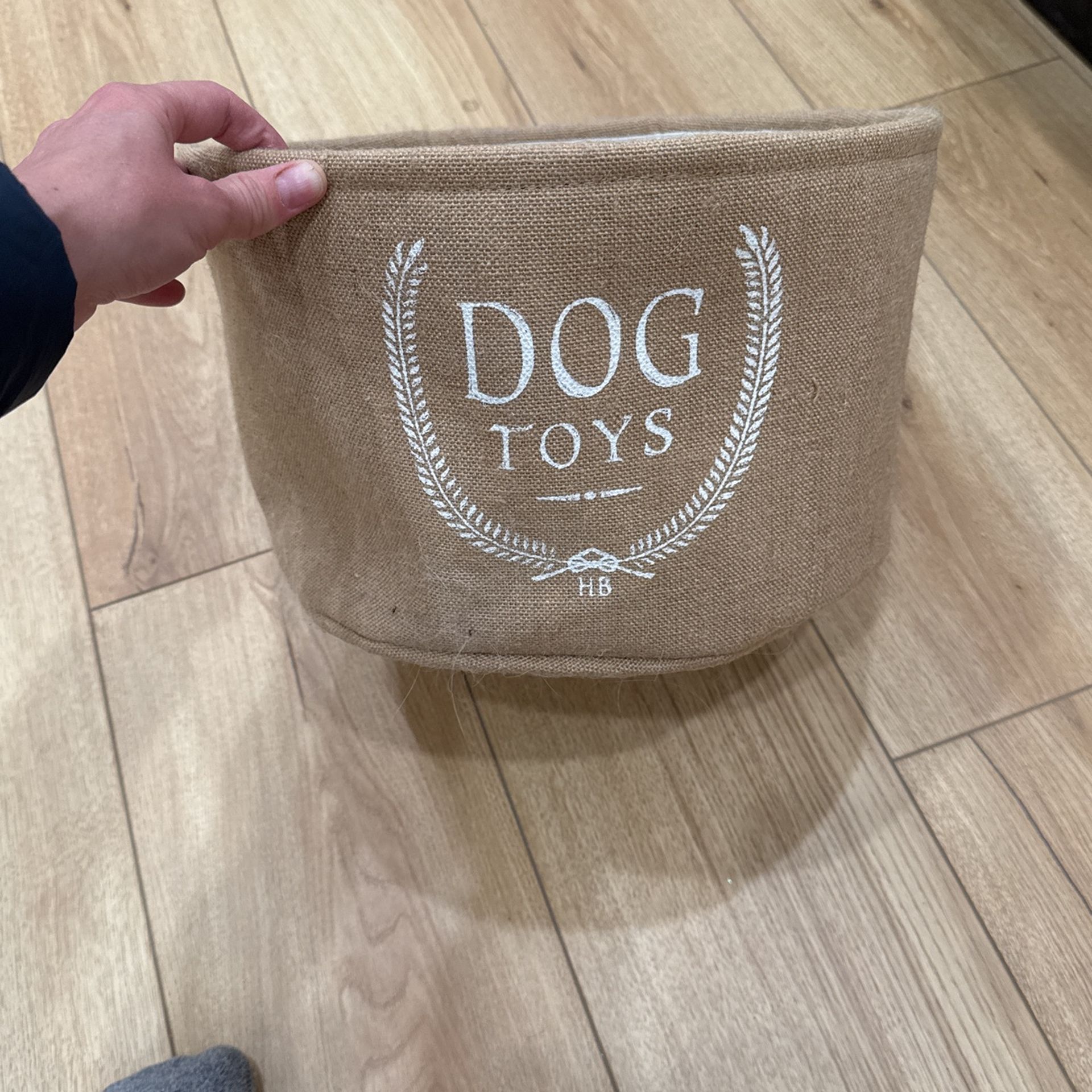 Dog toys bin