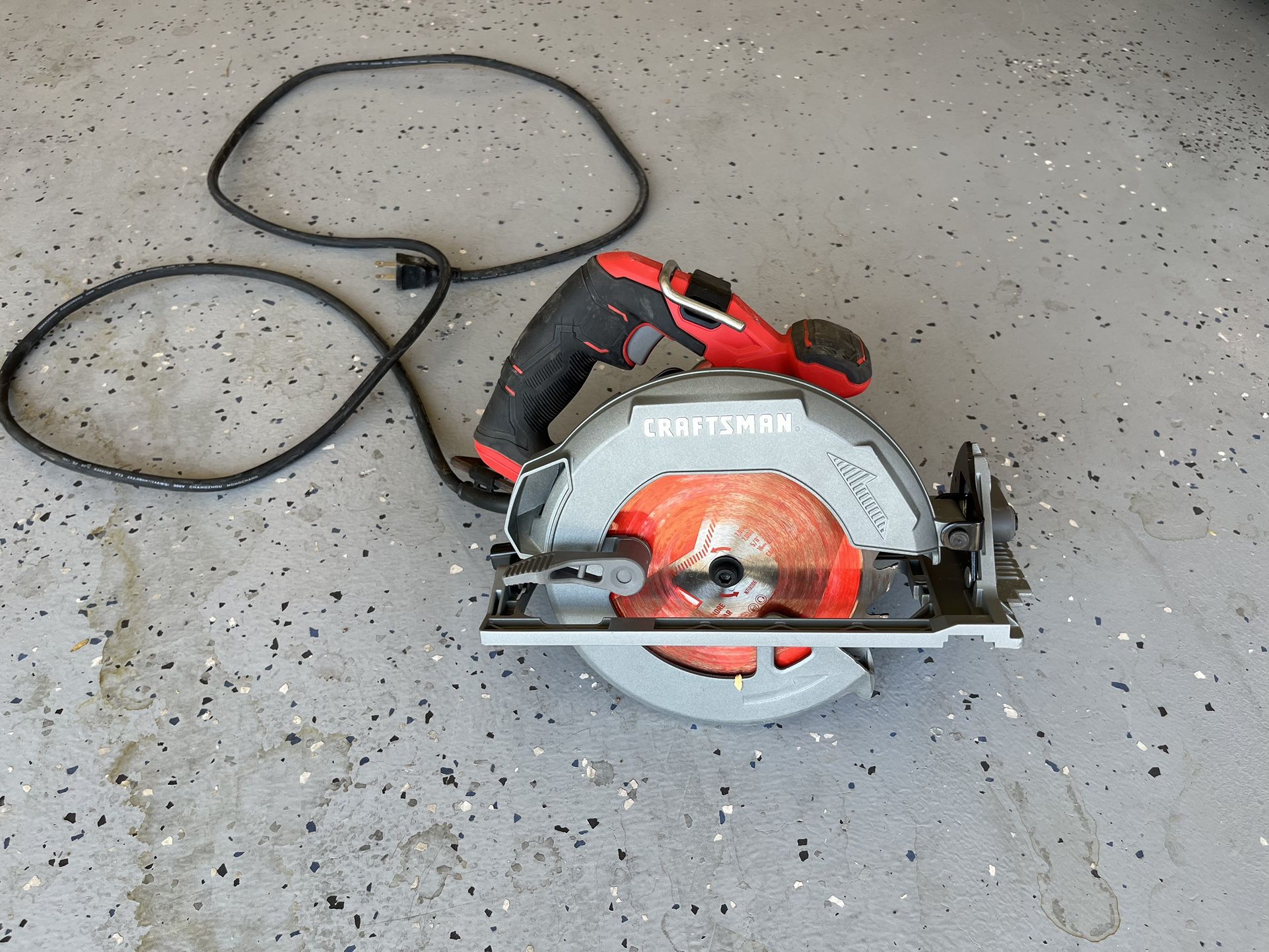 CRAFTSMAN 15 -Amp 7-1/4-in Circular saw