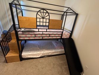 Bunkbed with slide
