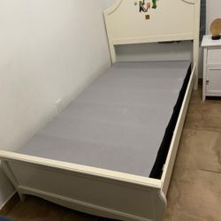 twin bed in good condition