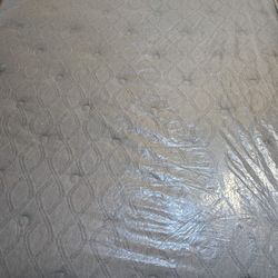 Serta Perfect Sleepers Que,en mat,tress 10 inches and box spri,ng.
