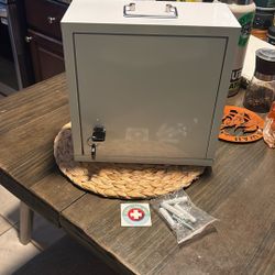Wall Mounted First Aid Metal Box With Lock And 2 Keys 