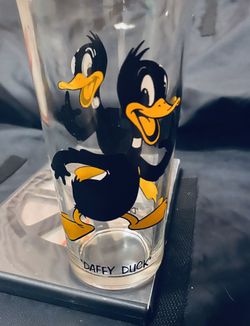Vintage 1973 16oz Brockway Pepsi Looney Tunes Daffy Duck Black Writing