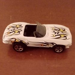 1999 HOT WHEELS '65 CHEVY CORVETTE WITH FLAMES #109 DIE CAST MODEL CAR - MINT  