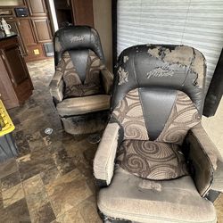 Attitude Chairs Solid