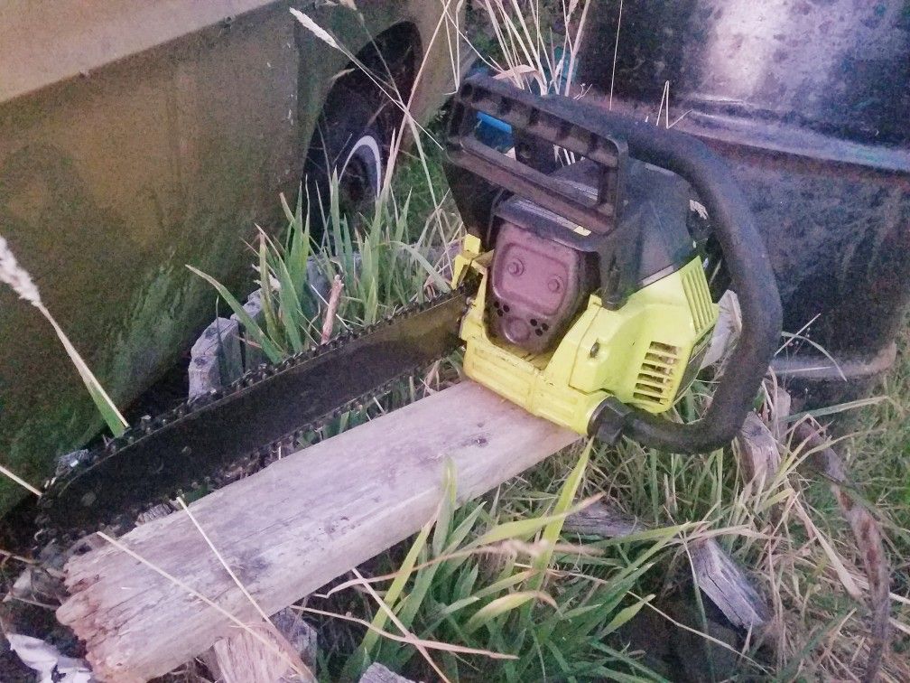 Poulan 2024 2700 chainsaw