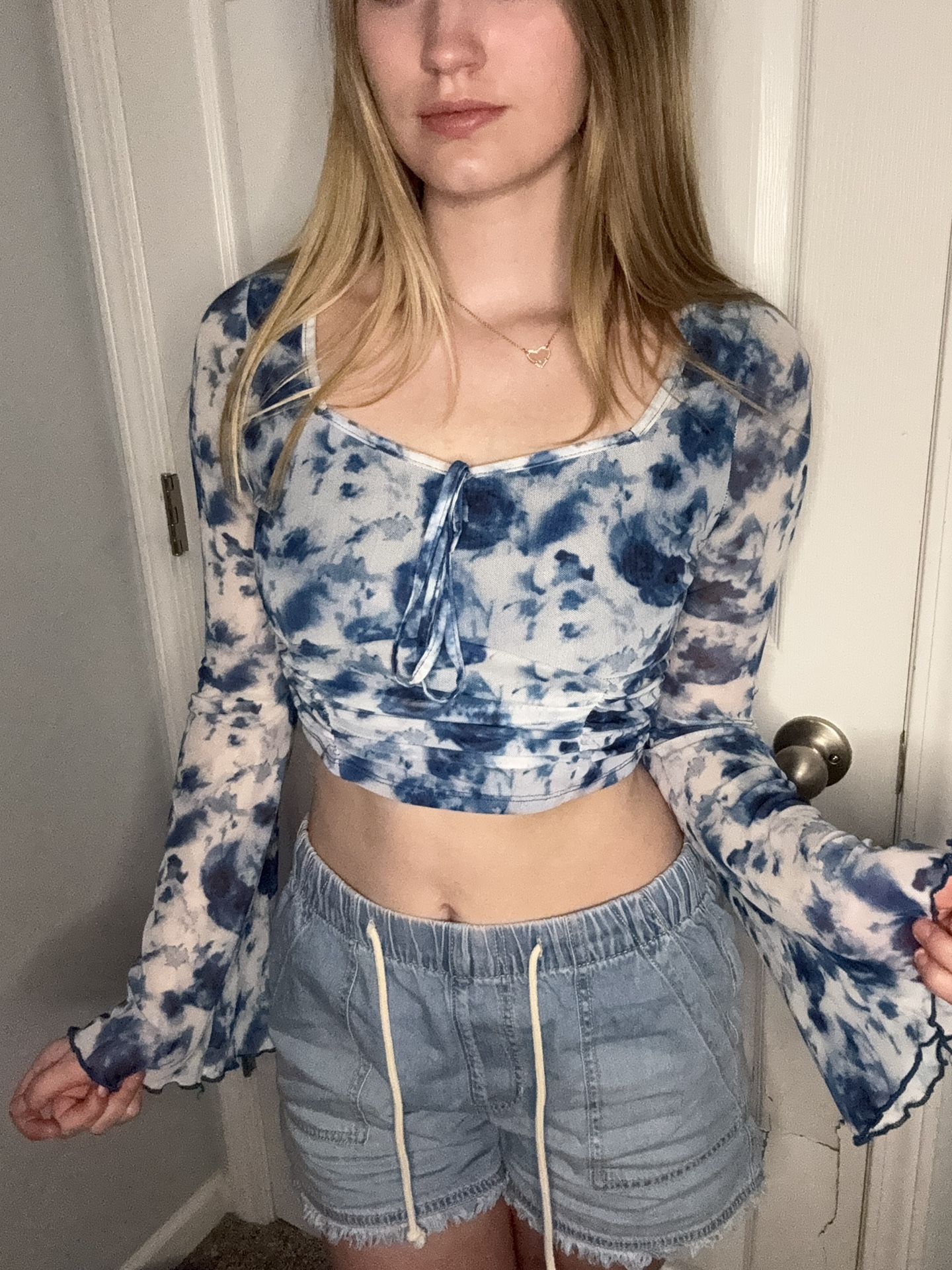 Blue And White Tie Die Crop Top With Bell Sleeves SHEIN Medium Size