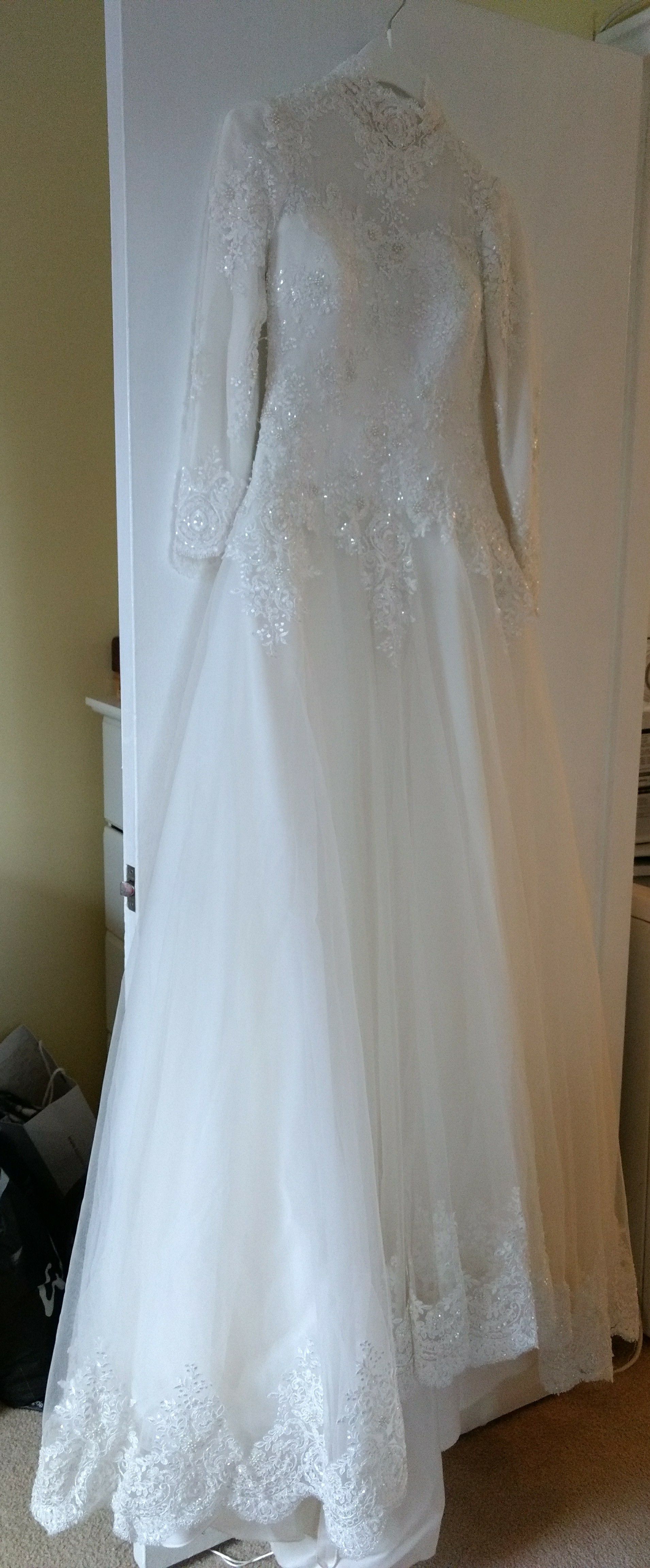 Bridal gown/ wedding dress