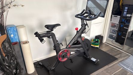 1st gen Peloton bike GREAT CONDITION