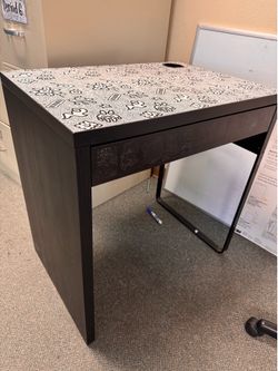 Desk (ikea)
