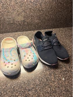 Used girls shoes 3 free