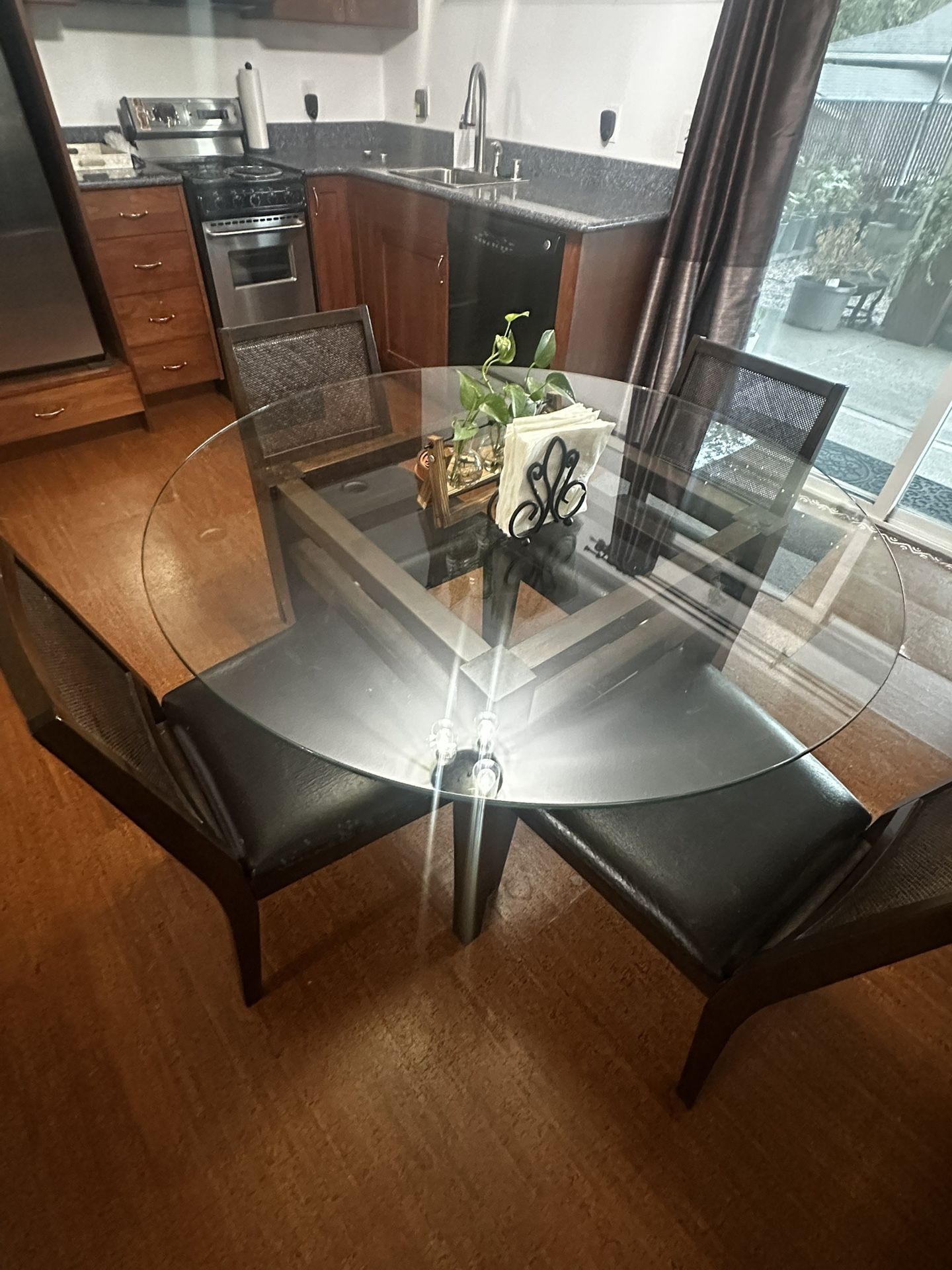 Dinning table with 4 chairs