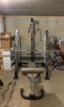Gold s Gym Tracker 550 Deluxe Half Cage for Sale in Boston MA