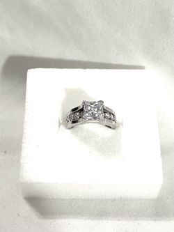 Brand new made in Italy .925 silver wedding ring with princess cut cubic zirconia CZ diamonds. Size 5.
