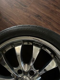 Chrome Alloy Wheel with Tire