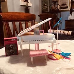 1986 Mattel Barbie Dance Club Items, The Piano Stool Is Missing A Leg