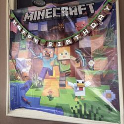 Decoraciónes De Minecraft. Y Piñnata De 6 Años Con Dulces Adentro. 