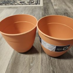 2 Plant Pots Unused