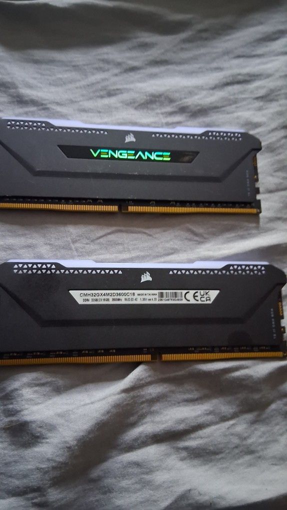 Corsair VENGEANCE RAM DDR4, 32GB