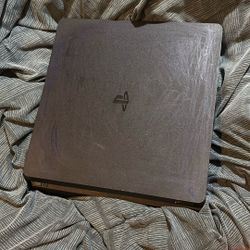 PS4 Slim 