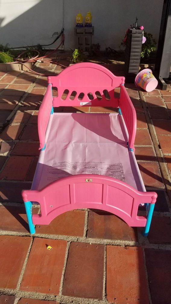 Hello Kitty Toddler Bed