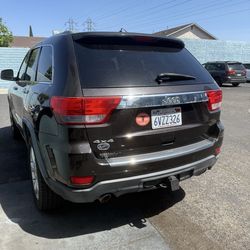 2011 jeep grand Cherokee 4x4 has 144500 miles