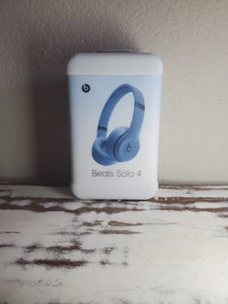 BEATS  SOLO  4  WIRELESS  BLUETOOTH HEADPHONES 