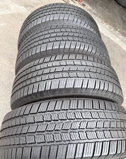 245/70*17 Michelin 📍📍 Vendo un set de llantas con 80% de vida las 4 📍🌟