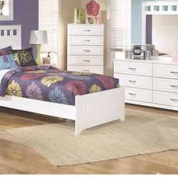 Twin Size Bed & Dresser With Mirror 