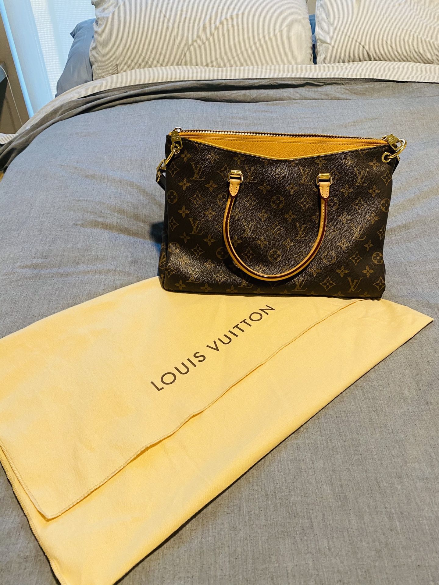Louis Vuitton Pallas MM